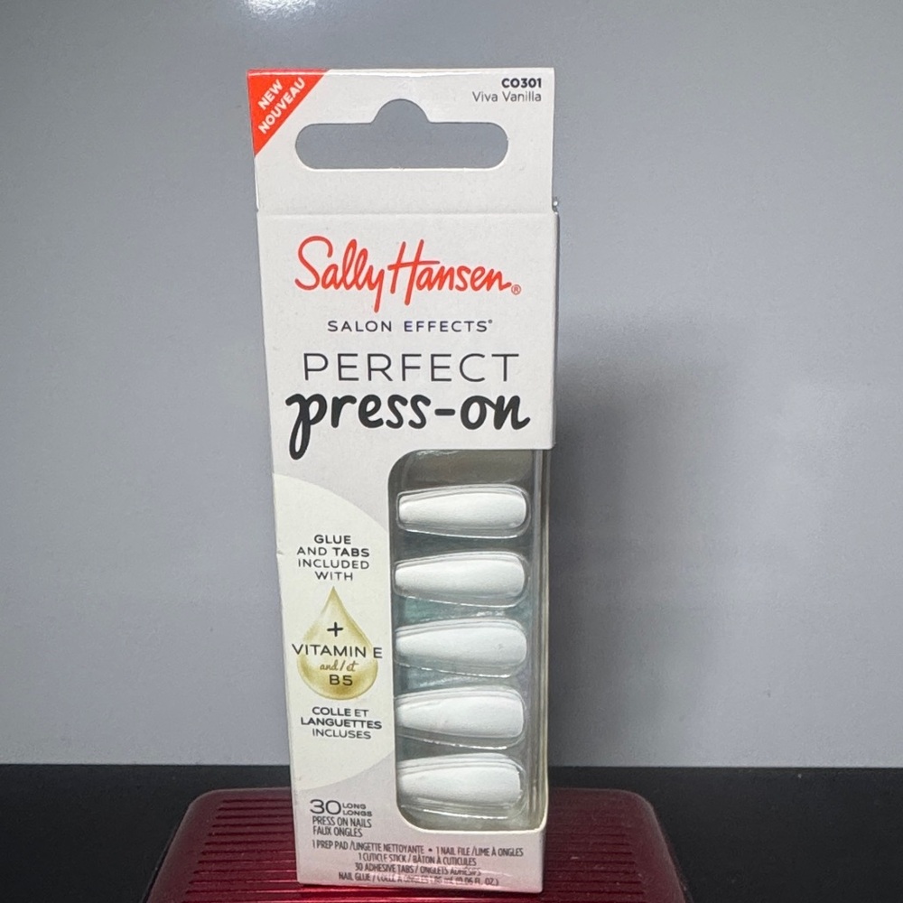 Sally Hansen Viva Vanilla Press-On Nails